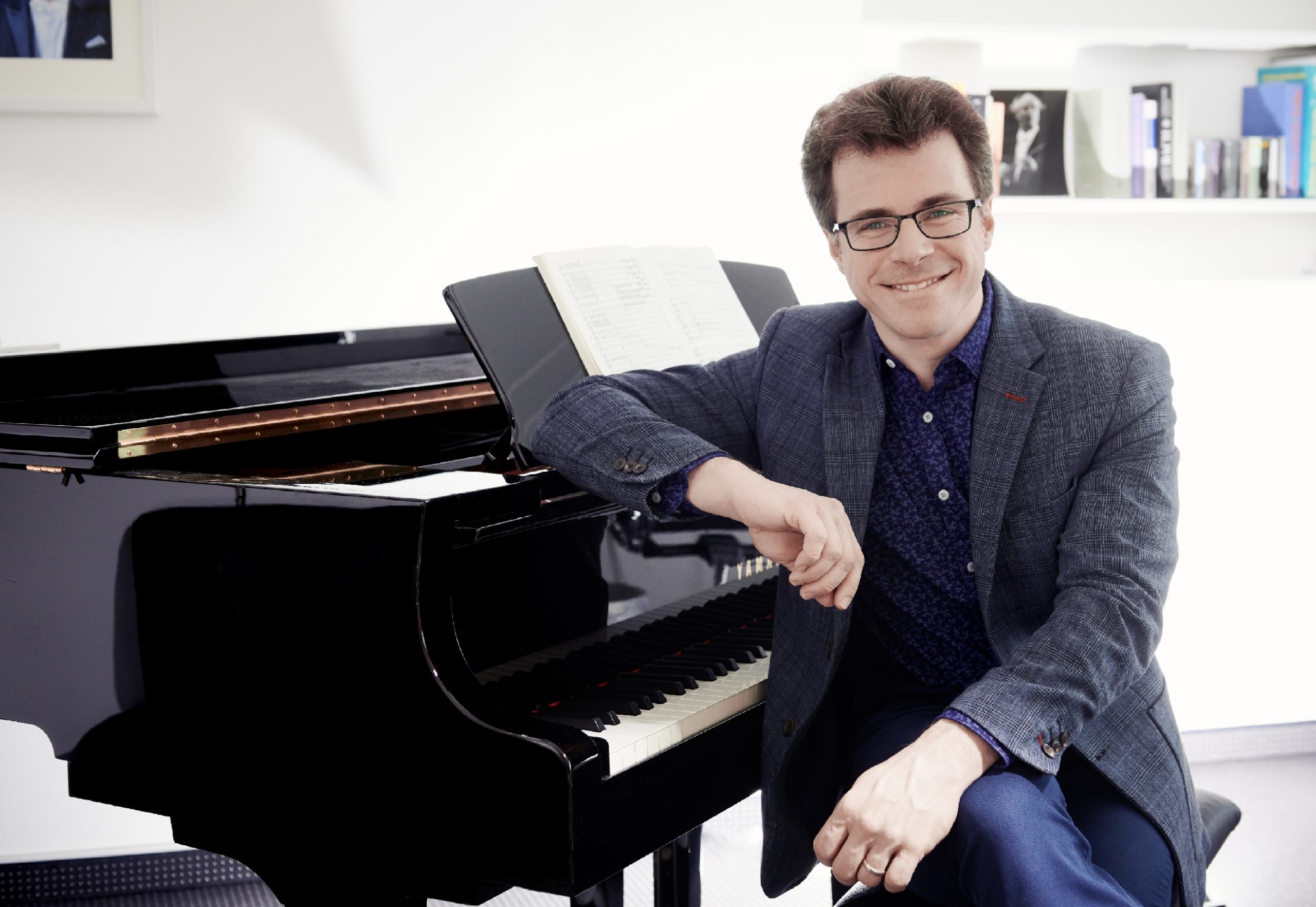 Dirigent Jakub Hrůša získal nominaci na americké ceny Grammy za album Bohemian Tales
