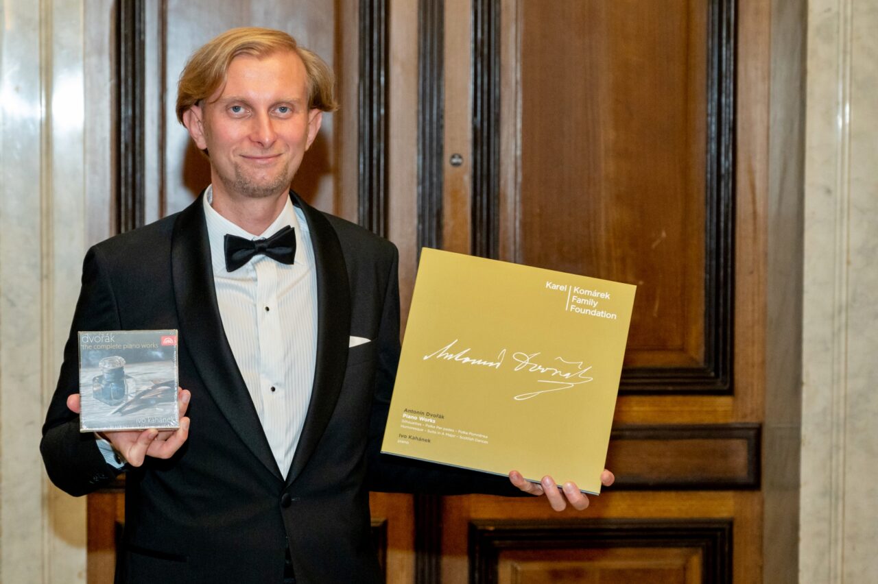 Pianist Kahánek spielt komplettes Klavierwerk von Dvořák ein